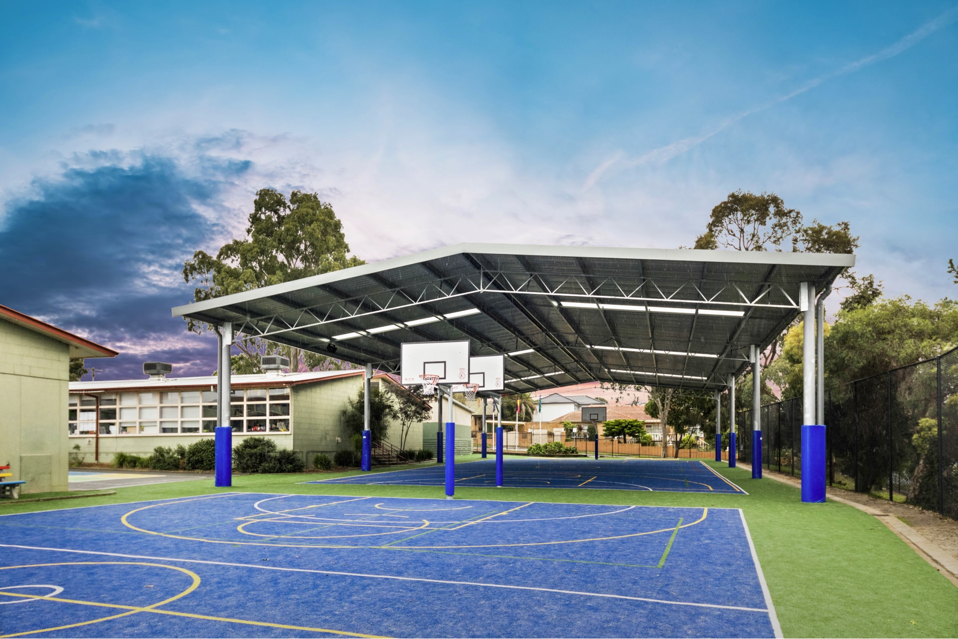 Steel sports court shade cover
