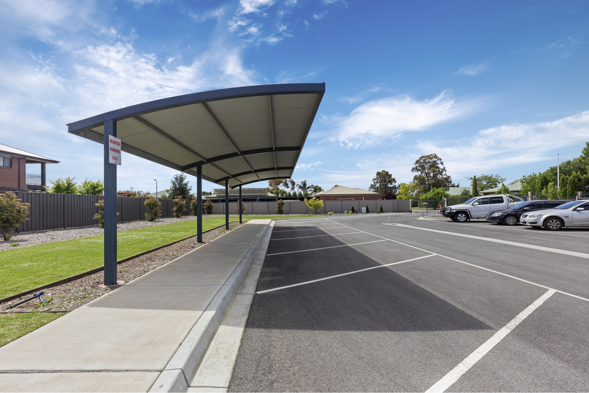 Steel Bus Shelter Cantilever Shade Structure